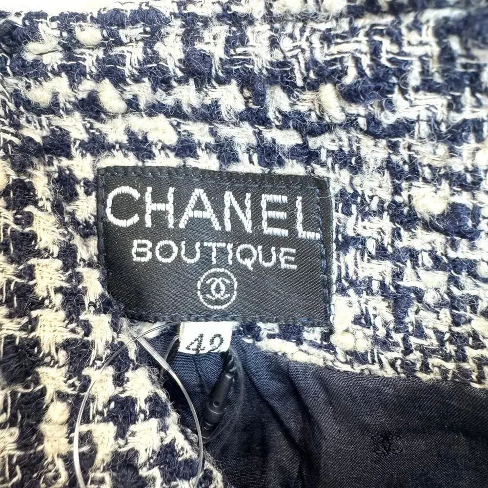 CHANEL Vintage Navy and Beige Tweed Skirt 42 Pleated Boucle Wool Knee Length